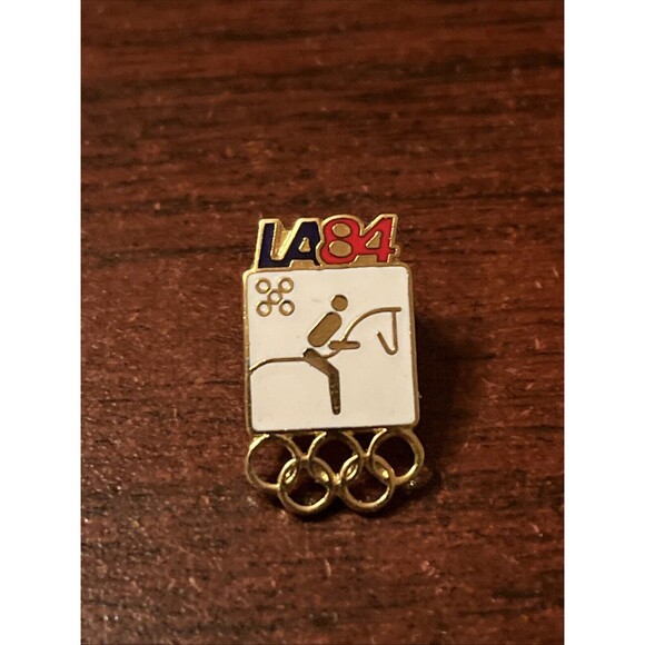 1984 Los‎ Angeles Olympics Modern Pentathlon Event Lapel Hat Pin - Picture 1 of 3